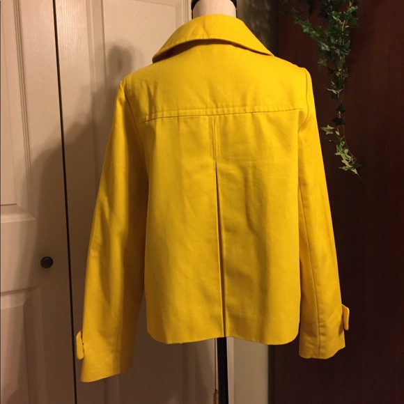 Gap very cute yellow jacket size medium - Picture 4 of 9